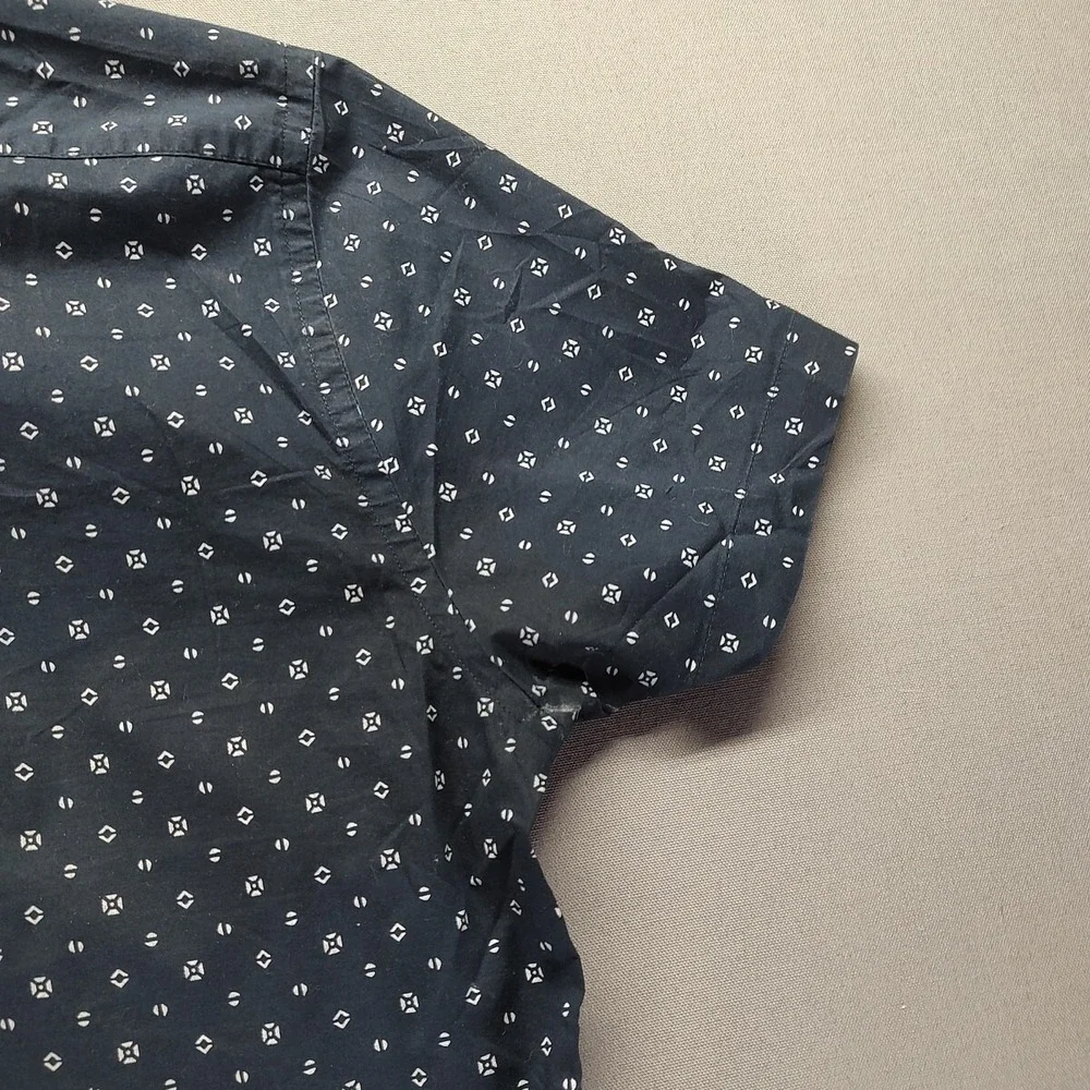 Banana Republic Men's Blue Dress Shirt Size Large Short‎ Sleeve